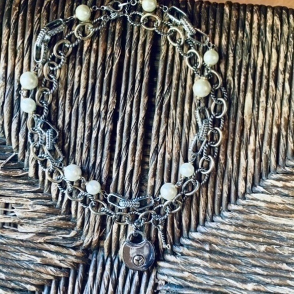 ✨✨ Silver Textured Chain Link Necklace w Pearls ✨ - Picture 9 of 15
